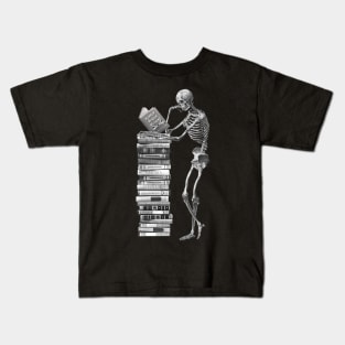 Horror Reader Weekend Skeleton Kids T-Shirt